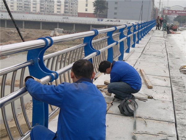 济南不锈钢桥梁护栏除锈维护的重要性及其方法